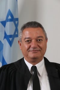 (Judge Khaled Kabubm / wikipedia.org)